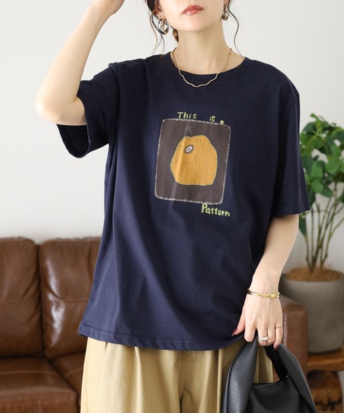 FUNALIVE(ファンアライブ)の「je crois soi プリント カットソー 半袖(Tシャツ/カットソー・レディース・ワイン/ブラック/オレンジ/ネイビー・FREE)」の1枚目の写真