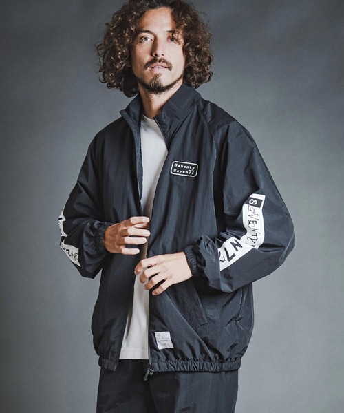 seventy seven(セブンティセブン)の「mj11758- nylon training jacket (box collage) ナイロントレーニングジャケット(7726W140)(ナイロンジャケット・メンズ・ブラック/ネイビー/グレー・S/M/L/XL)」の2枚目の写真