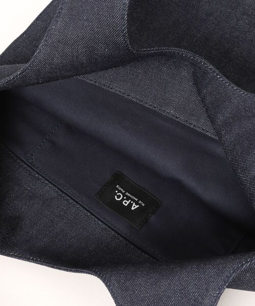 A.P.C.（アーペーセー）の「Ninon スモールトートバッグ（トートバッグ・レディース・ネイビー・ONESIZE）」の4枚目の写真