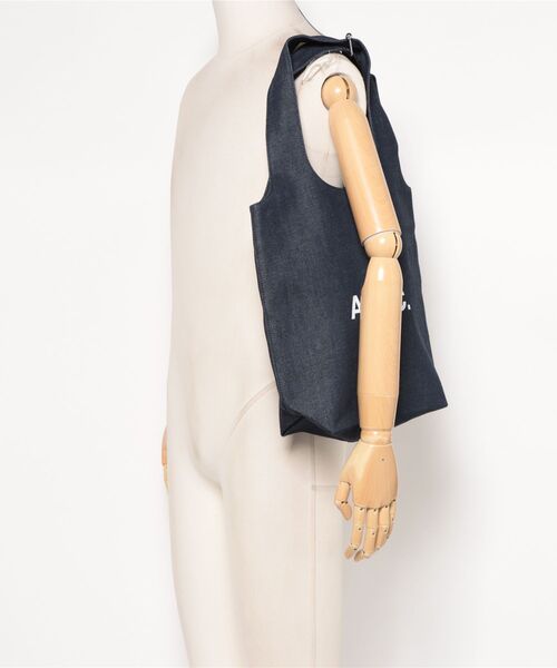 A.P.C.（アーペーセー）の「Ninon スモールトートバッグ（トートバッグ・レディース・ネイビー・ONESIZE）」の5枚目の写真