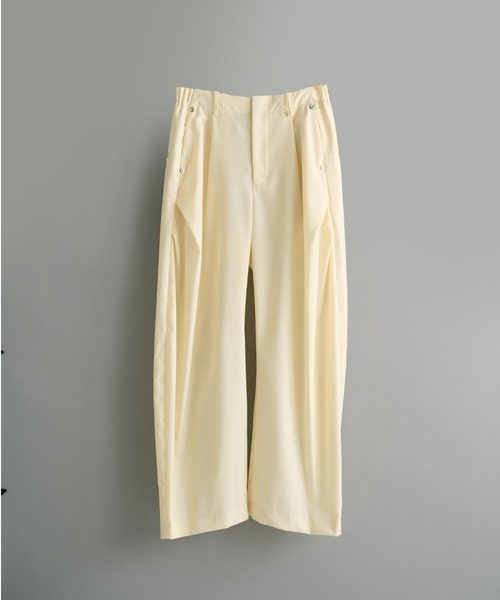 CONZ(コンズ)の「curve leg trousers summer fades(スラックス・メンズ・ベージュ/ホワイト/チャコールグレー/ブラック・1/2/3/4)」の2枚目の写真