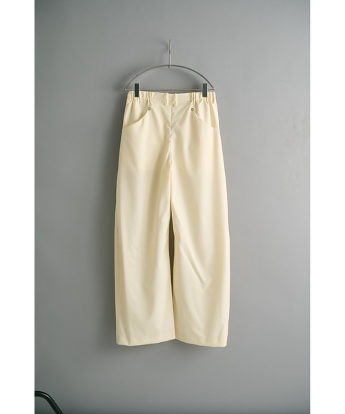 CONZ(コンズ)の「curve leg trousers summer fades(スラックス・メンズ・ベージュ/ホワイト/チャコールグレー/ブラック・1/2/3/4)」の8枚目の写真