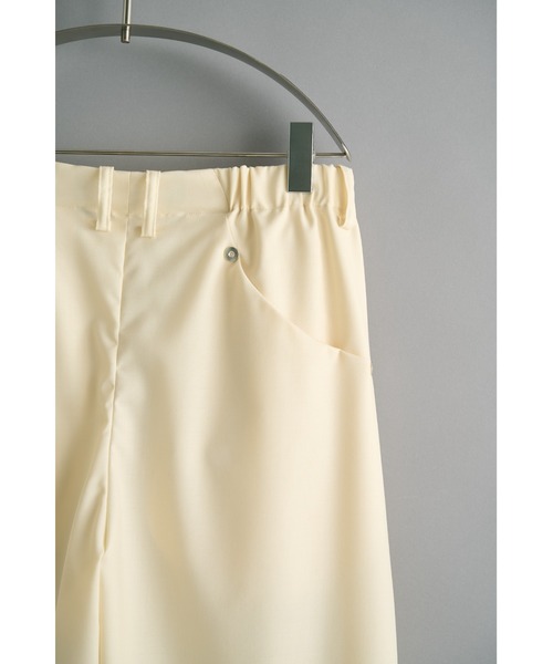 CONZ(コンズ)の「curve leg trousers summer fades(スラックス・メンズ・ベージュ/ホワイト/チャコールグレー/ブラック・1/2/3/4)」の9枚目の写真