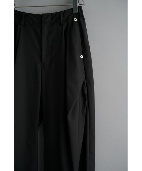 CONZ(コンズ)の「curve leg trousers summer fades(スラックス・メンズ・ベージュ/ホワイト/チャコールグレー/ブラック・1/2/3/4)」の11枚目の写真