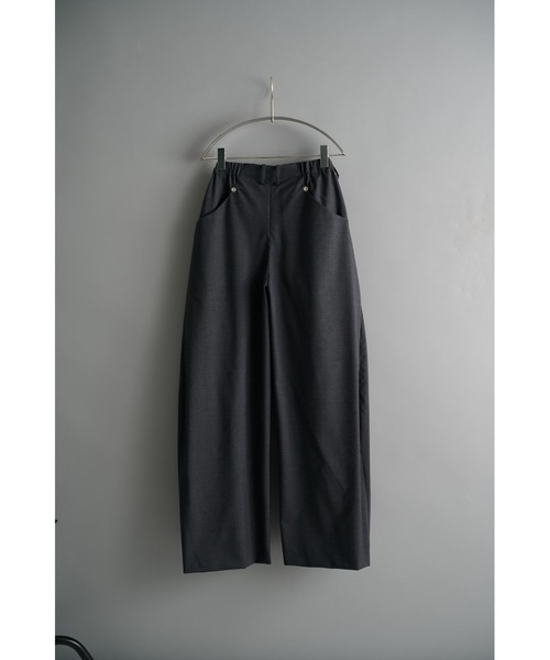 CONZ(コンズ)の「curve leg trousers summer fades(スラックス・メンズ・ベージュ/ホワイト/チャコールグレー/ブラック・1/2/3/4)」の16枚目の写真