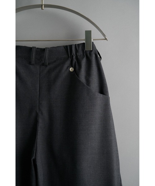 CONZ(コンズ)の「curve leg trousers summer fades(スラックス・メンズ・ベージュ/ホワイト/チャコールグレー/ブラック・1/2/3/4)」の17枚目の写真