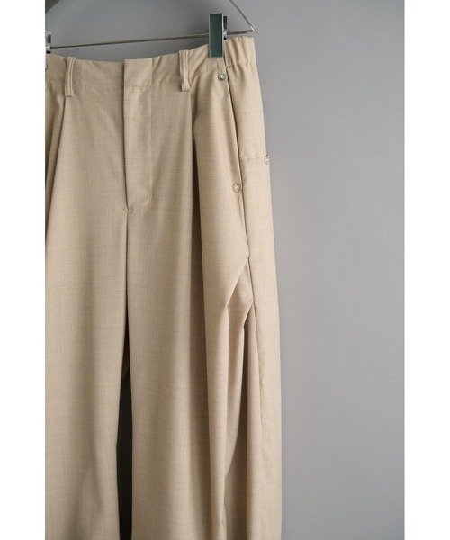 CONZ(コンズ)の「curve leg trousers summer fades(スラックス・メンズ・ベージュ/ホワイト/チャコールグレー/ブラック・1/2/3/4)」の19枚目の写真