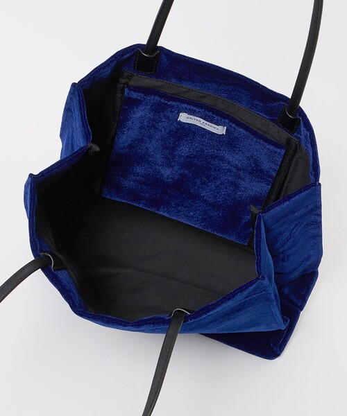 UNITED ARROWS(ユナイテッドアローズ)の「ベロア ロゴ トートバッグ(トートバッグ・レディース・ロイヤルブルー/ワイン/ブラック・FREE)」の9枚目の写真