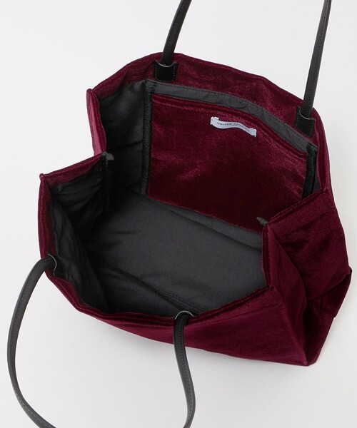 UNITED ARROWS(ユナイテッドアローズ)の「ベロア ロゴ トートバッグ(トートバッグ・レディース・ロイヤルブルー/ワイン/ブラック・FREE)」の16枚目の写真