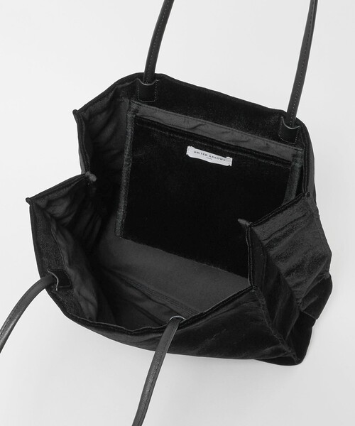 UNITED ARROWS(ユナイテッドアローズ)の「ベロア ロゴ トートバッグ(トートバッグ・レディース・ロイヤルブルー/ワイン/ブラック・FREE)」の20枚目の写真