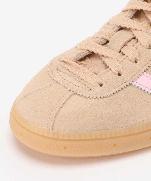 Spick & Span(スピックアンドスパン)の「《型止め / 》adidas / アディダス MUENCHEN W(スニーカー・レディース・ベージュ・23cm/23.5cm/24cm/24.5cm/25cm)」の3枚目の写真