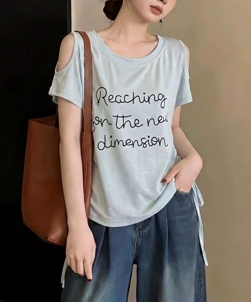 Girly Doll(ガーリードール)の「レタリングカットアウトサイドギャザーTシャツ(Tシャツ/カットソー・レディース・ブラック/ライトブルー/ホワイト・M/L)」の2枚目の写真