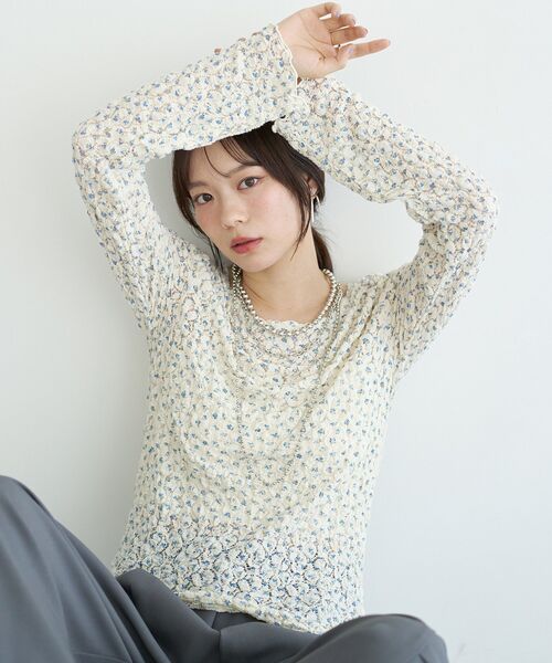 earth music&ecology(アースミュージックアンドエコロジー)の「レースフラワープルオーバー(Tシャツ/カットソー・レディース・オフホワイト/ブラック・FREE)」の1枚目の写真