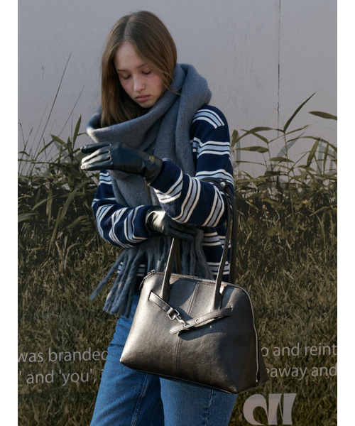 DENU（デヌ）の「[アウトレット]NOA BAG [ディープブラウンシルバー]（ショルダーバッグ・レディース・ダークブラウン・FREE）」の2枚目の写真
