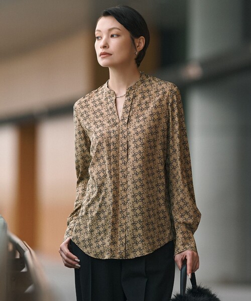 ICB(アイシービー)の「ピーチデシン キーネックブラウス(シャツ/ブラウス・レディース・ブラック系7/ベージュ系7/ダークブラウン系7・2/4/6)」の3枚目の写真