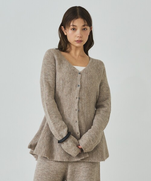 abahouse mavie（アバハウスマヴィ）の「ペプラムニットカーディガン（ニット/セーター・レディース・ブラウン/グレイッシュベージュ/グレー・フリー）」の6枚目の写真