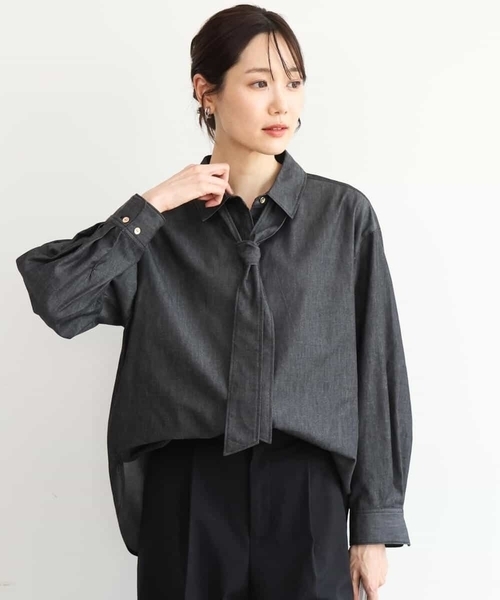 MK MICHEL KLEIN（エムケーミッシェルクラン）の「[洗える]ボウタイ付きデニムライクシャツブラウス（シャツ/ブラウス・レディース・ライトブルー/ブラック・38）」の21枚目の写真