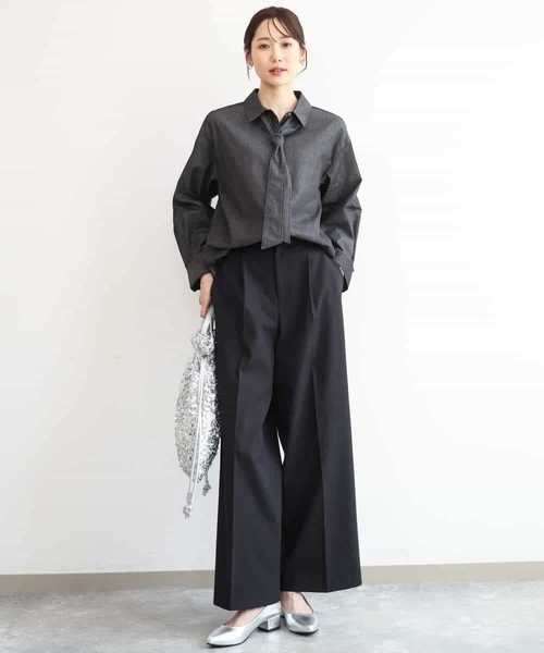 MK MICHEL KLEIN（エムケーミッシェルクラン）の「[洗える]ボウタイ付きデニムライクシャツブラウス（シャツ/ブラウス・レディース・ライトブルー/ブラック・38）」の13枚目の写真