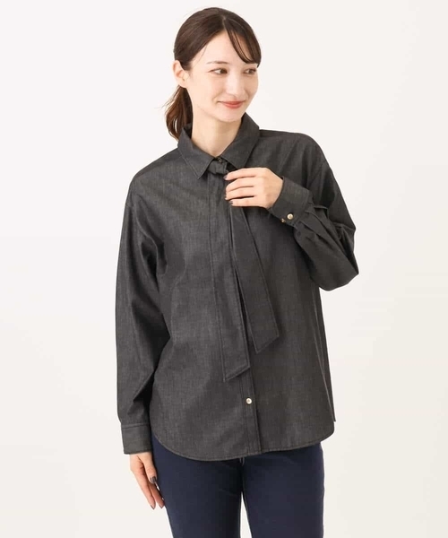 MK MICHEL KLEIN（エムケーミッシェルクラン）の「[洗える]ボウタイ付きデニムライクシャツブラウス（シャツ/ブラウス・レディース・ライトブルー/ブラック・38）」の5枚目の写真