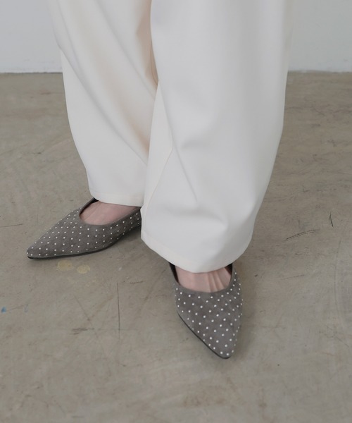 LIAN（リアン）の「スタッズデザインフラットパンプス（パンプス・レディース・ブラック/グレー・SMALL/MEDIUM/LARGE）」の2枚目の写真