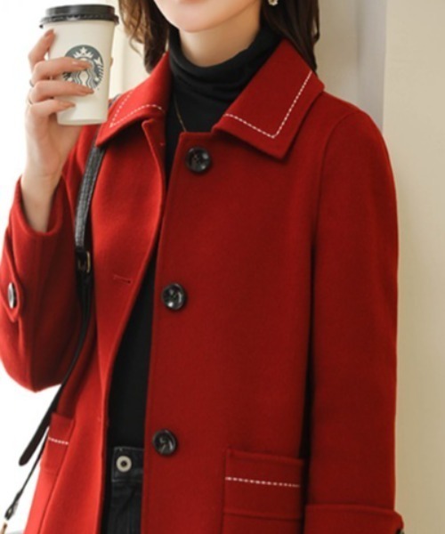 AMAJI（アマジ）の「ステッチ チェスターコート（チェスターコート・レディース・ブラウン/ブラック/レッド・SMALL/MEDIUM/LARGE/X-LARGE）」の4枚目の写真