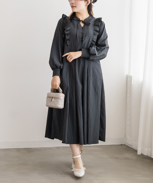 CLETTE(クレット)の「フリルボックスタックワンピース(ワンピース・レディース・ラベンダー/チャコールグレー/グレイッシュベージュ・4L/3L/LL)」の2枚目の写真