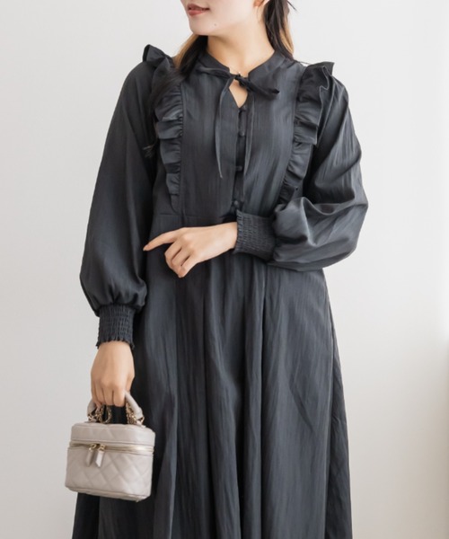 CLETTE(クレット)の「フリルボックスタックワンピース(ワンピース・レディース・ラベンダー/チャコールグレー/グレイッシュベージュ・4L/3L/LL)」の4枚目の写真