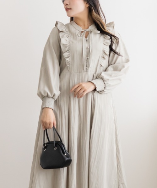 CLETTE(クレット)の「フリルボックスタックワンピース(ワンピース・レディース・ラベンダー/チャコールグレー/グレイッシュベージュ・4L/3L/LL)」の8枚目の写真