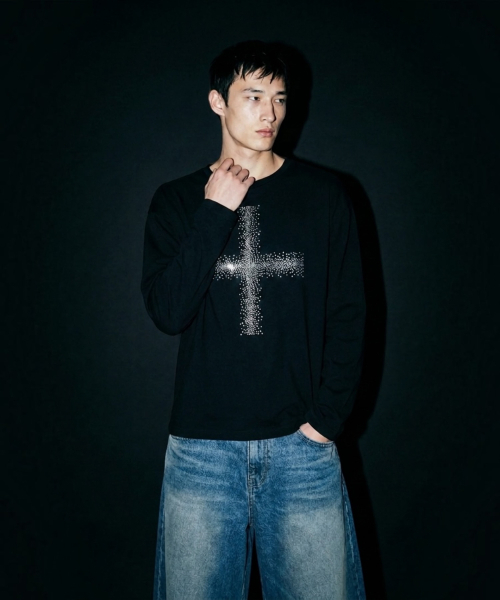 BORN SLIPPY(ボーンスリッピー)の「クリスタルクロス ボートネック ロングスリーブTシャツ(ブラック)(Tシャツ/カットソー・メンズ・その他・FREE)」の2枚目の写真