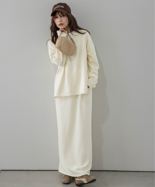 La-gemme(ラジェム)の「トップス×Iラインスカート セットアップ/ふんわり裏起毛/リラクシー(セットアップ・レディース・ダークブラウン/グレー/ブラック/アイボリー・フリー)」の2枚目の写真