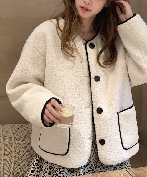 NANEA（ナネア）の「ムートン風ボアショートコート（その他アウター・レディース・ベージュ/ブラック/アイボリー・LARGE/X-LARGE）」の11枚目の写真