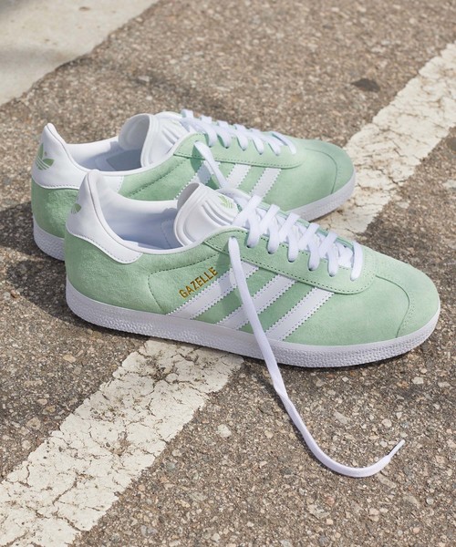adidas（アディダス）の「オリジナルス ガゼル [GAZELLE] アディダスオリジナルス（スニーカー・メンズ・グリーン/レッド/ベージュ/ピンク/パープル/レッド系その他/グレー×ホワイト/ブルー/ブルー系その他/ブラック×ホワイト/グリーン系その他2/グリーン系その他3/ブラック/バーガンディー/グリーン系その他・26.5cm/27.5cm/22.0cm/24.5cm/25.5cm/22.5cm/25.0cm/23.0cm/23.5cm/26.0cm/24.0cm/28.5cm/27.0cm/28.0cm/29.0cm/30.0cm/29.5cm/30.5cm/31cm）」の6枚目の写真