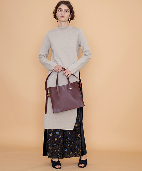 UNITED TOKYO（ユナイテッドトウキョウ）の「レザーミニトートバッグ（トートバッグ・レディース・ブラック/ベージュ/ネイビー/バーガンディー・FREE/1）」の18枚目の写真