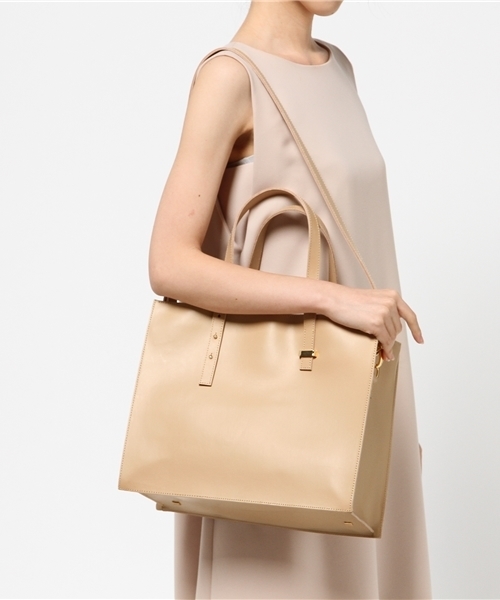 UNITED TOKYO（ユナイテッドトウキョウ）の「レザーミニトートバッグ（トートバッグ・レディース・ブラック/ベージュ/ネイビー/バーガンディー・FREE/1）」の13枚目の写真