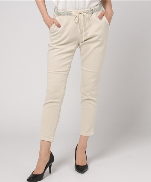 Moname（モナーム）の「イージーテーパードパンツ - EASY TAPARED PANTS（チノパンツ・レディース・オフホワイト/ネイビー/ベージュ/アイボリー/カーキ・S/SS/M/XS）」の3枚目の写真