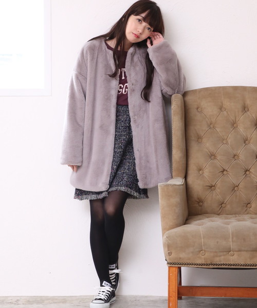 natural couture(ナチュラルクチュール)の「エコファーラウンドネックコート(その他アウター・レディース・グレイッシュベージュ/ネイビー/キャメル/ピンクベージュ・FREE)」の2枚目の写真