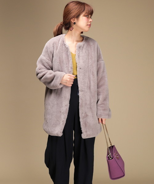 natural couture(ナチュラルクチュール)の「エコファーラウンドネックコート(その他アウター・レディース・グレイッシュベージュ/ネイビー/キャメル/ピンクベージュ・FREE)」の5枚目の写真