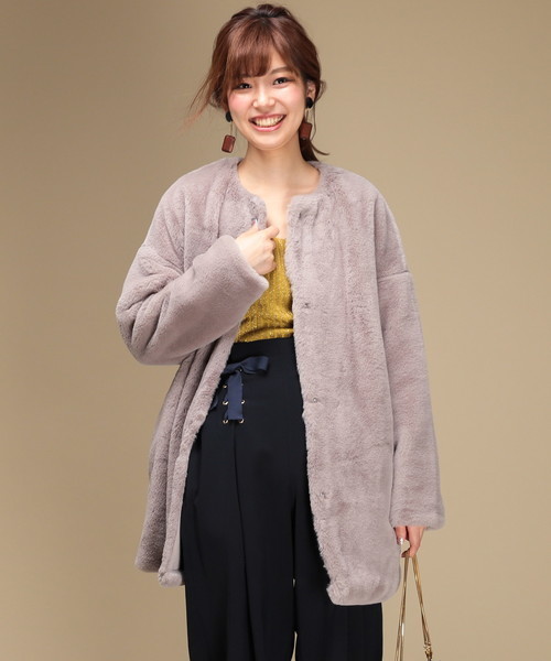 natural couture(ナチュラルクチュール)の「エコファーラウンドネックコート(その他アウター・レディース・グレイッシュベージュ/ネイビー/キャメル/ピンクベージュ・FREE)」の7枚目の写真