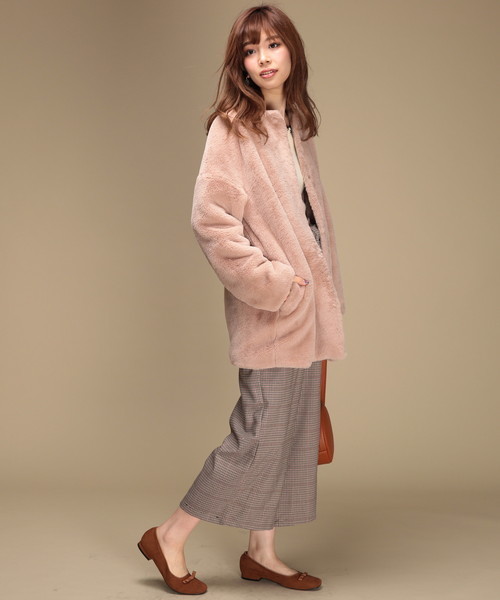 natural couture(ナチュラルクチュール)の「エコファーラウンドネックコート(その他アウター・レディース・グレイッシュベージュ/ネイビー/キャメル/ピンクベージュ・FREE)」の12枚目の写真