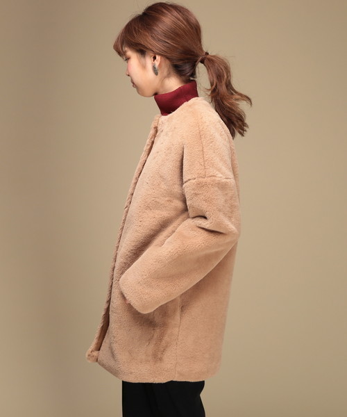 natural couture(ナチュラルクチュール)の「エコファーラウンドネックコート(その他アウター・レディース・グレイッシュベージュ/ネイビー/キャメル/ピンクベージュ・FREE)」の15枚目の写真