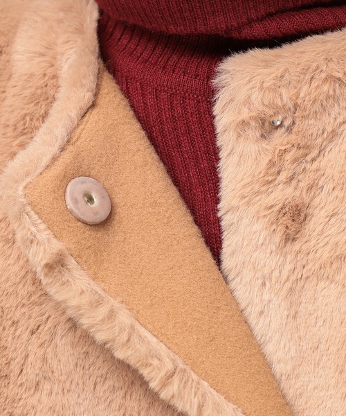 natural couture(ナチュラルクチュール)の「エコファーラウンドネックコート(その他アウター・レディース・グレイッシュベージュ/ネイビー/キャメル/ピンクベージュ・FREE)」の8枚目の写真