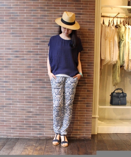 JOURNAL STANDARD（ジャーナルスタンダード）の「リバティプリント　ウエストゴムテーパードパンツ_#（その他パンツ・レディース・サックスブルー/レッド/ネイビー/イエロー/ブルー系その他/レッド系その他/ピンク系その他・36/38）」の4枚目の写真