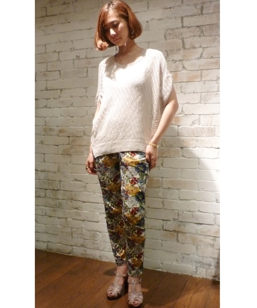 JOURNAL STANDARD（ジャーナルスタンダード）の「リバティプリント　ウエストゴムテーパードパンツ_#（その他パンツ・レディース・サックスブルー/レッド/ネイビー/イエロー/ブルー系その他/レッド系その他/ピンク系その他・36/38）」の2枚目の写真