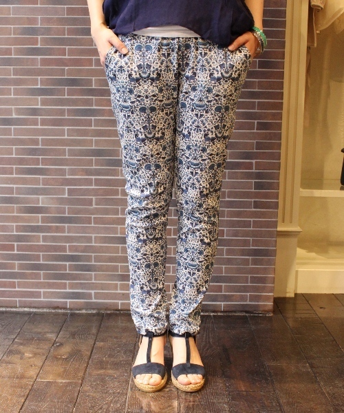 JOURNAL STANDARD（ジャーナルスタンダード）の「リバティプリント　ウエストゴムテーパードパンツ_#（その他パンツ・レディース・サックスブルー/レッド/ネイビー/イエロー/ブルー系その他/レッド系その他/ピンク系その他・36/38）」の8枚目の写真