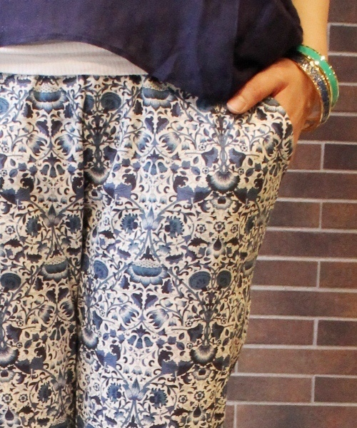 JOURNAL STANDARD（ジャーナルスタンダード）の「リバティプリント　ウエストゴムテーパードパンツ_#（その他パンツ・レディース・サックスブルー/レッド/ネイビー/イエロー/ブルー系その他/レッド系その他/ピンク系その他・36/38）」の11枚目の写真