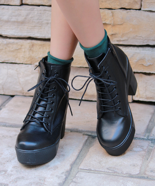 WEGO（ウィゴー）の「WEGO/厚底ヒールブーツ（ブーツ・レディース・ホワイト/ブラック・23.5/24.5）」の2枚目の写真