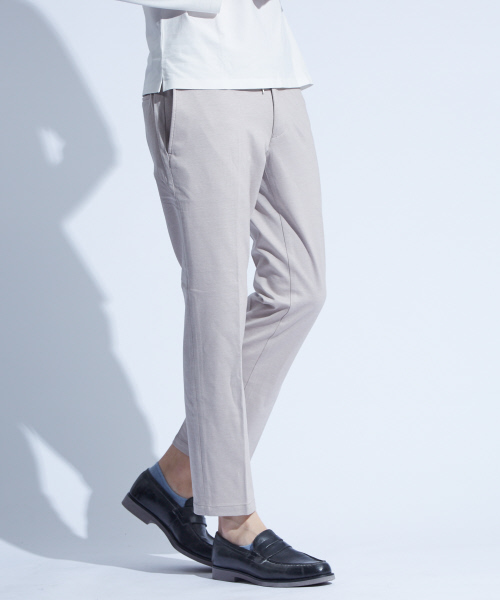 ABAHOUSE(アバハウス)の「【Recency of Mine】36G Compact Silky ツイルパンツ(その他パンツ・メンズ・ベージュ/グレー・44/46/48/50)」の1枚目の写真