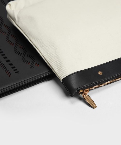 CHARLES & KEITH（チャールズ & キース）の「セミシースルー トートバッグ / Semi See-through Tote Bag（トートバッグ・レディース・ライトブルー/ブラック/ベージュ/イエロー・XL）」の8枚目の写真