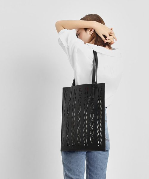 CHARLES & KEITH（チャールズ & キース）の「セミシースルー トートバッグ / Semi See-through Tote Bag（トートバッグ・レディース・ライトブルー/ブラック/ベージュ/イエロー・XL）」の10枚目の写真