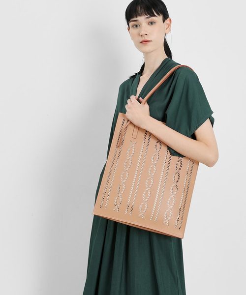 CHARLES & KEITH（チャールズ & キース）の「セミシースルー トートバッグ / Semi See-through Tote Bag（トートバッグ・レディース・ライトブルー/ブラック/ベージュ/イエロー・XL）」の15枚目の写真
